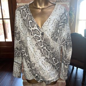 White birch size small snakeskin long sleeve blouse